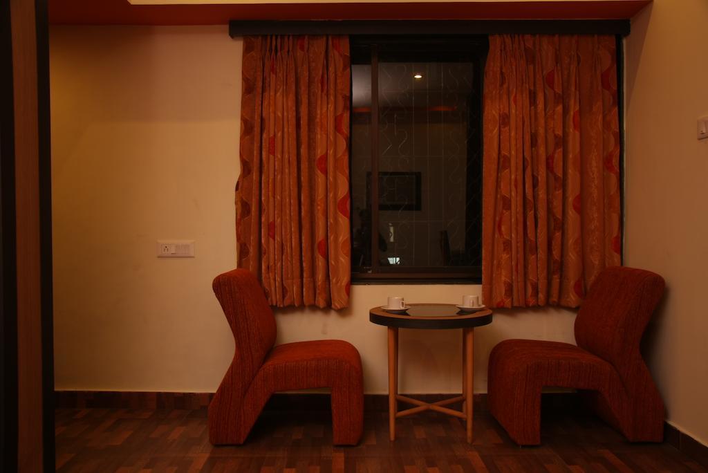 Hotel Trimoorti Calcutta Rum bild